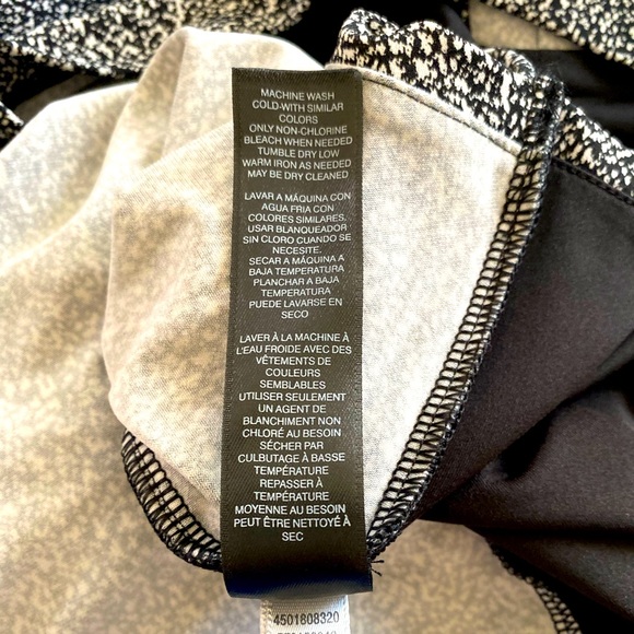 WHITE HOUSE BLACK MARKET WOMEN BLACK & WHITE SLEEVELESS WRAP TOP SIZE SMALL EUC - Picture 9 of 11